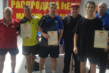 За теннисным столом – ветераны